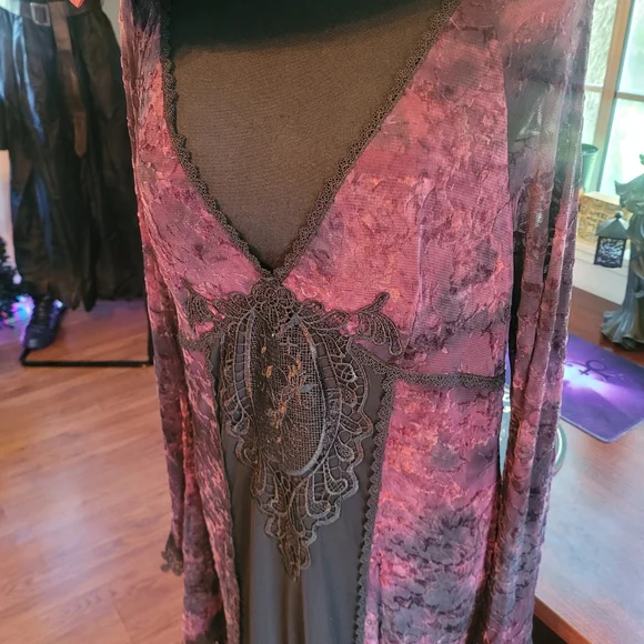 Gothic Burgundy and Black Dress - Picture 7 of 11